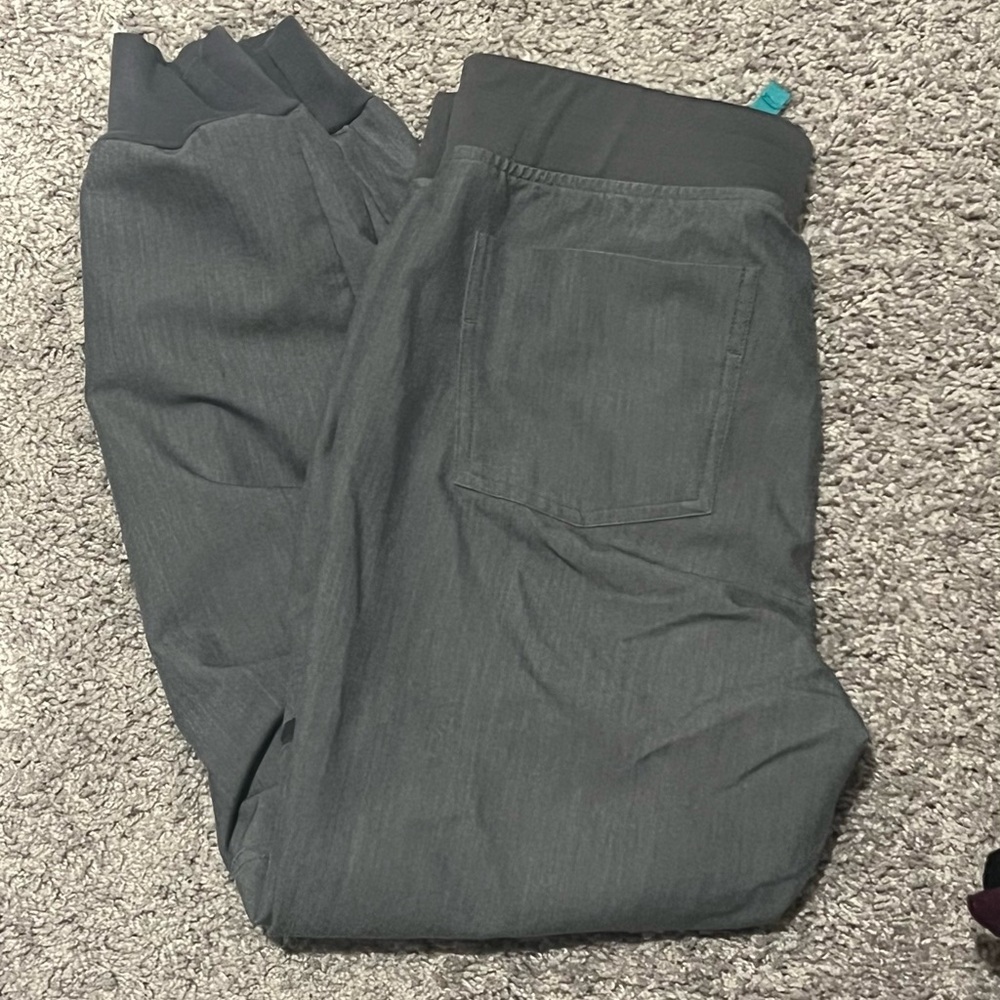 Figs gray jogger scrub pants size small petite